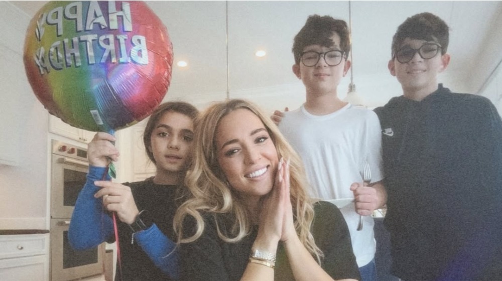 Καλομοίρα: «Αν οι νύφες μου δεν είναι Ελληνίδες, θα έχουμε πρόβλημα» [βίντεο]